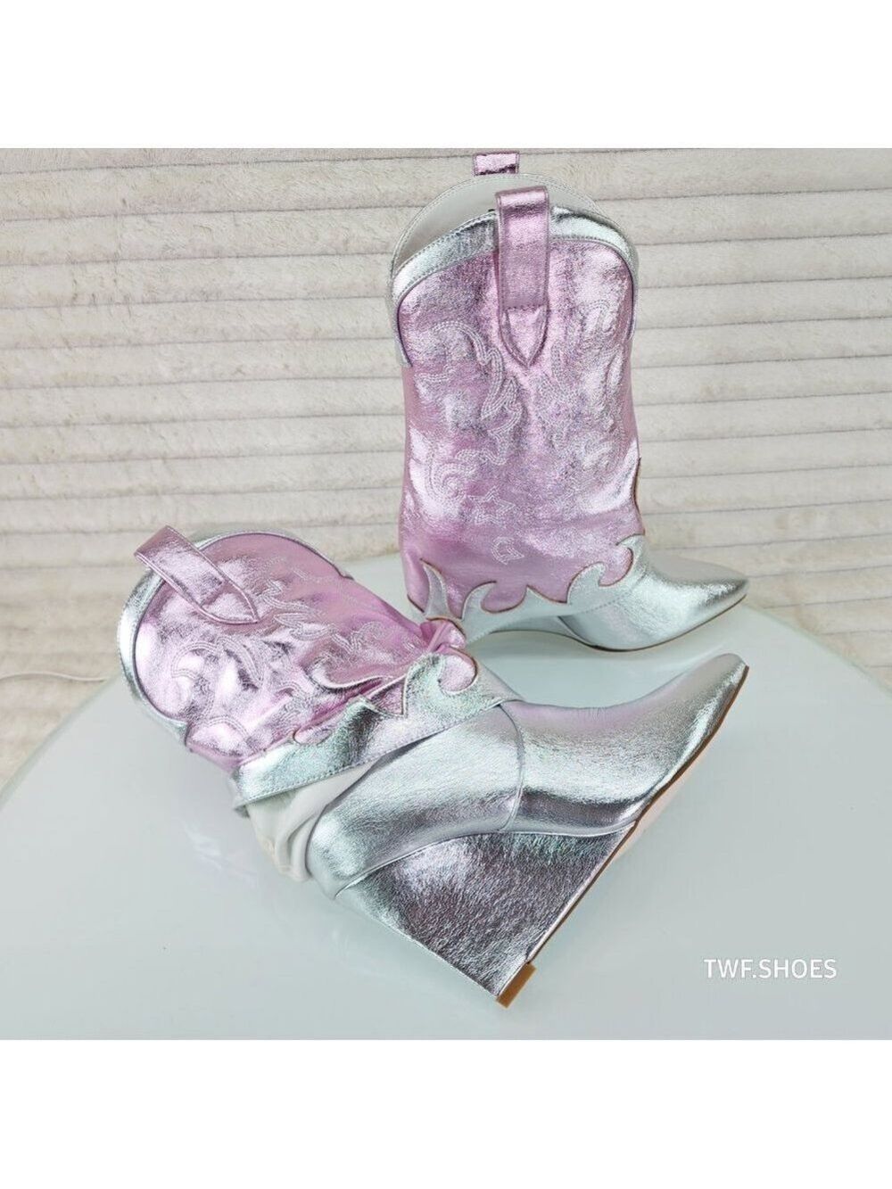 Show Off By Azalea Wang Silver Metallic Fold Over Western Wedge Ankle Boots - Picture 4 of 10